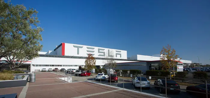 Una de las factor&iacute;as de la compa&ntilde;&iacute;a Tesla (FOTO: cedida)