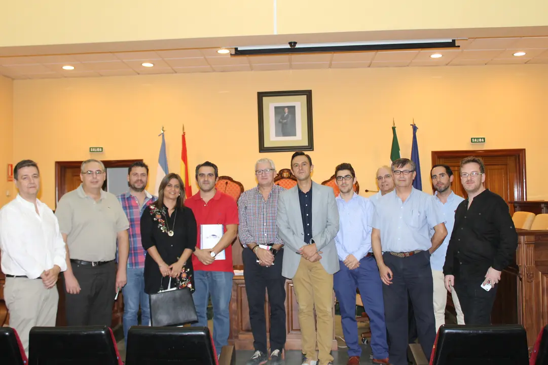 Reuni&oacute;n entre el Consistorio lucentino y empresarios de la madera [FOTO: cedida]