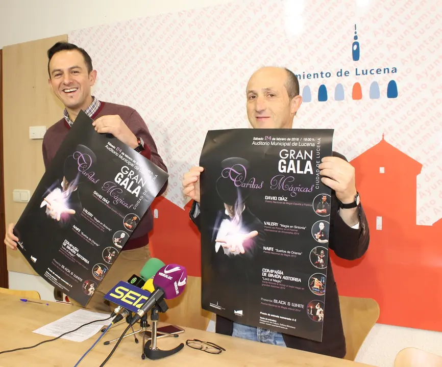 Lara y Valery presentan el cartel del evento (FOTO: cedida)