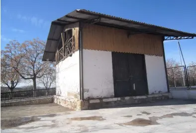 Hangar de la antigua estaci&oacute;n de Las Navas del Selpillar, en Lucena (FOTO: cedida)