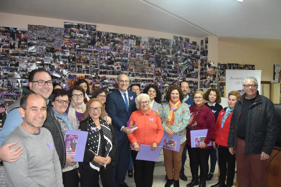 Juan Pablo Dur&aacute;n en su encuentro con la asociaci&oacute;n La Yedra, de Benamej&iacute; (FOTO: cedida)
