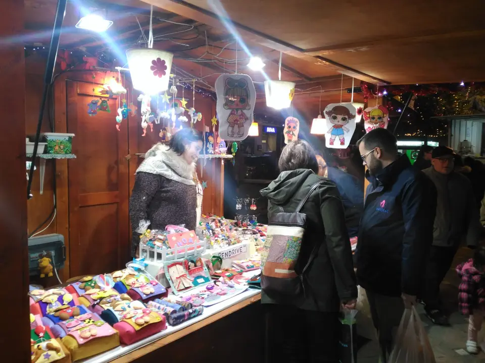Uno de los puestos del Mercado de Artesan&iacute;a de Priego (FOTO: cedida)