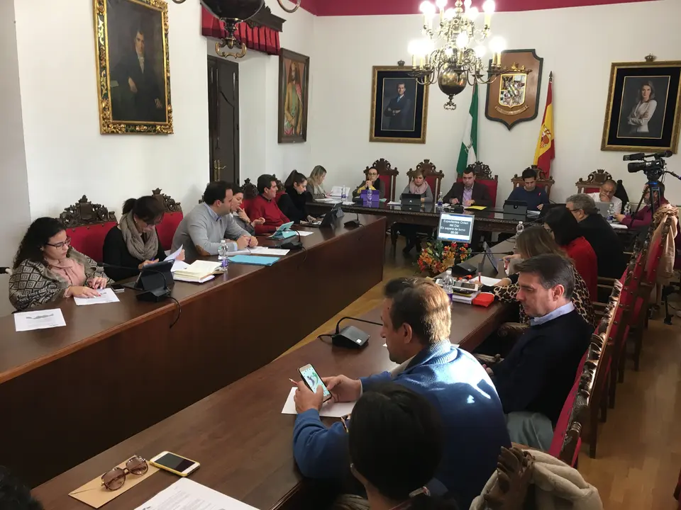 Sesi&oacute;n plenaria en el Ayuntamiento de Priego, esta ma&ntilde;ana (FOTO: cedida)
