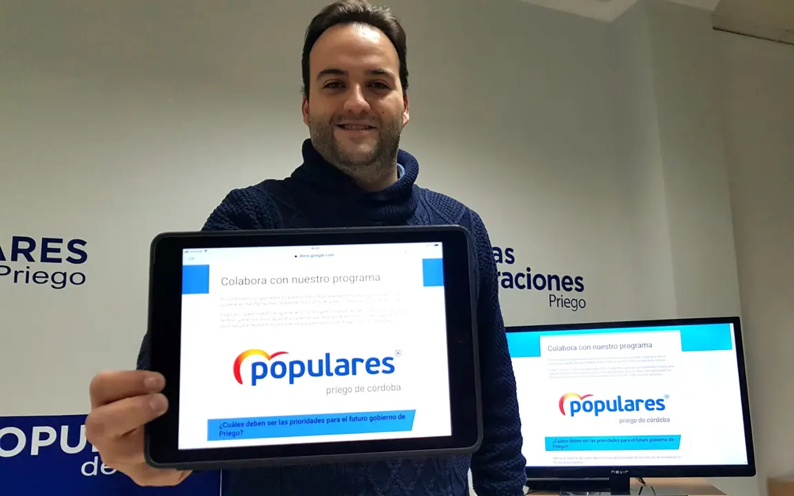 Juan Ram&oacute;n Valdivia presenta la plataforma de encuesta para el programa de los populares de Priego (FOTO: cedida)