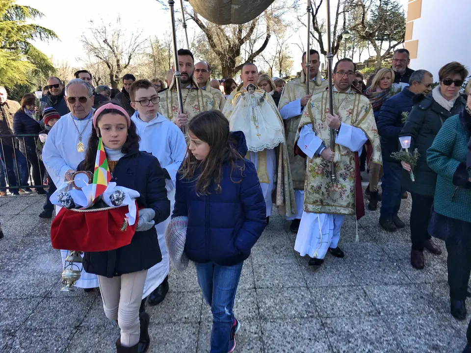 Los tradicionales pichones, ante la imagen del Ni&ntilde;o Jes&uacute;s (FOTO: cedida)
