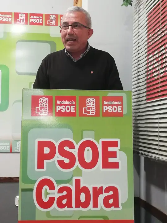 Caballero comparece ante la militancia que le ha elegido como candidato a las municipales (FOTO: cedida)