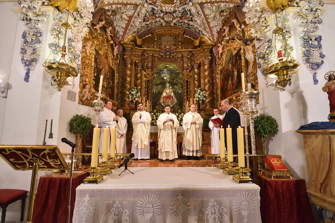 Un momento de la solemne eucarist&iacute;a en el Santuario de Aras, de Lucena (FOTO: Mateo Olaya)