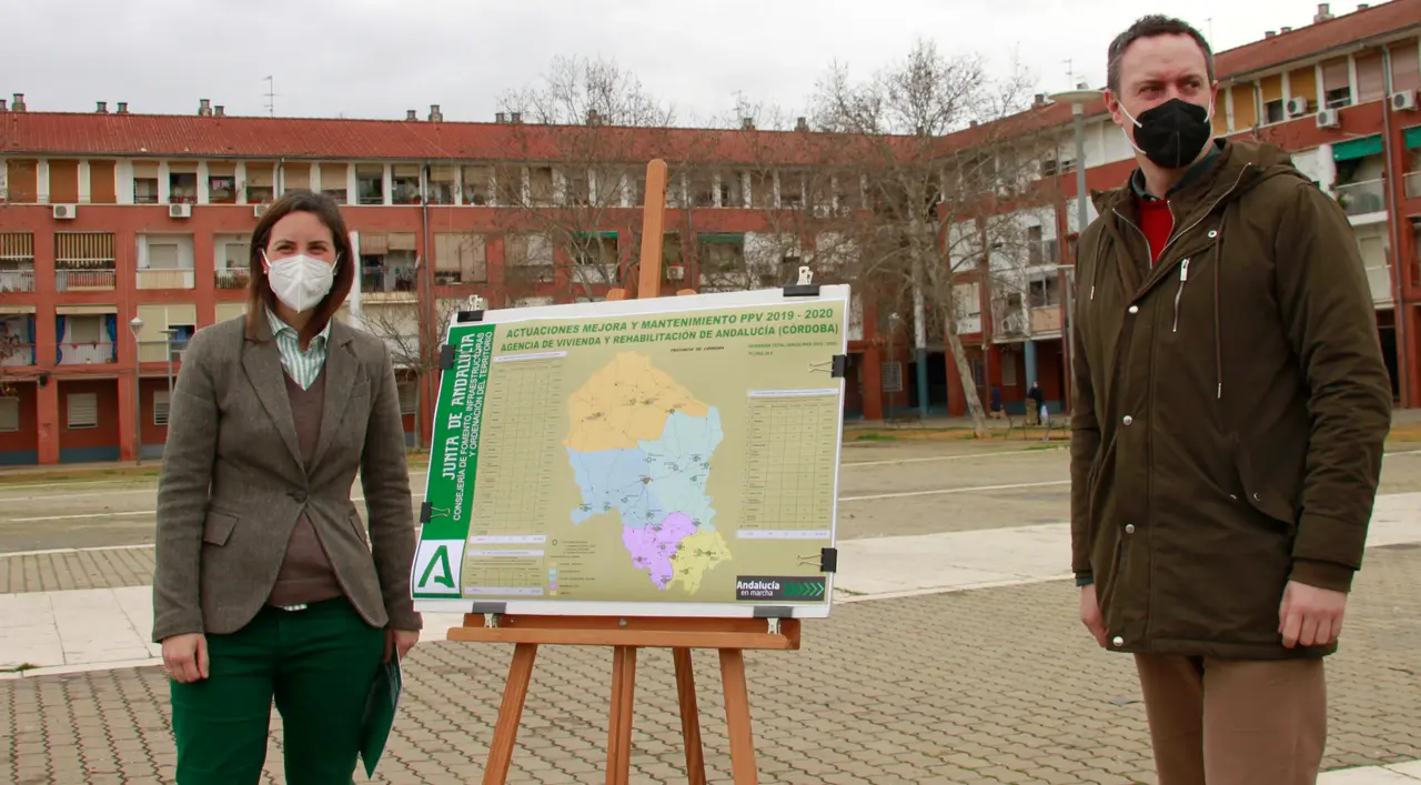Cristina Casanueva y Juan Ram&oacute;n P&eacute;rez hacen balance del programa de adecuaci&oacute;n del parque de viviendas de AVRA en C&oacute;rdoba (FOTO: cedida)
