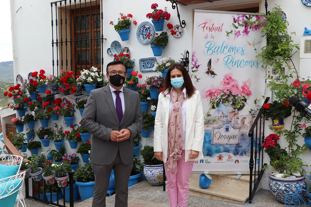 Ruiz y Silas, en la inauguraci&oacute;n del X Festival de Balcones y Rincones de Izn&aacute;jar (FOTO: cedida)