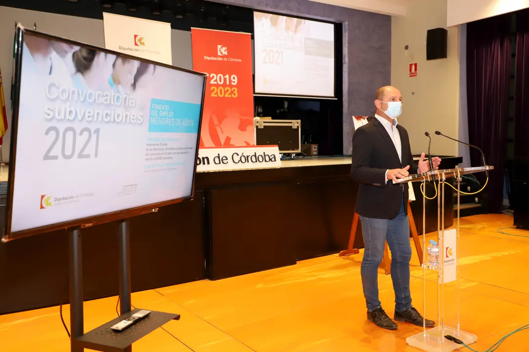 Miguel Ruz, delegado de Empleo de la Diputaci&oacute;n, presenta esta l&iacute;nea de subvenciones (FOTO: cedida)