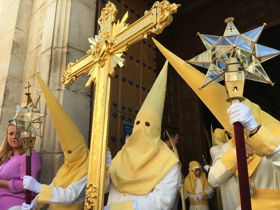 Cruz de gu&iacute;a de la Hermandad de la Pollinita, en Cabra (FOTO: archivo)