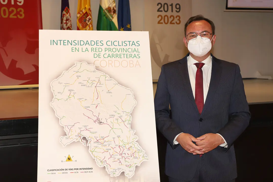 Presentaci&oacute;n de la señalética para seguridad de ciclistas en la Red Provincial Carreteras (FOTO: cedida)