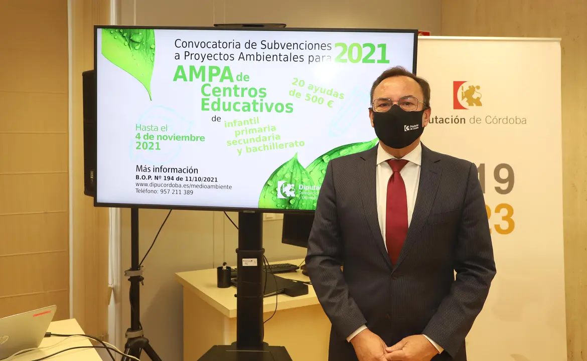 Francisco Palomares presenta las convocatorias de proyectos ambientales para AMPAS (FOTO: cedida)