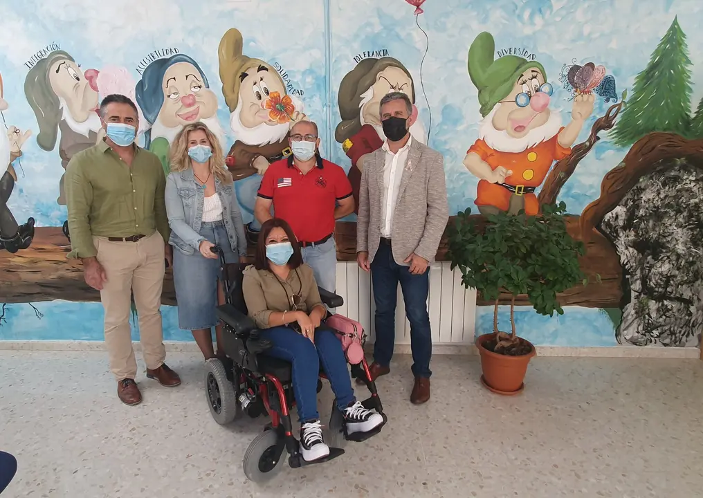 Visita de Francisco &Aacute;ngel S&aacute;nchez a la asociaci&oacute;n 'La Decisi&oacute;n', en Nueva Carteya (FOTO: cedida)