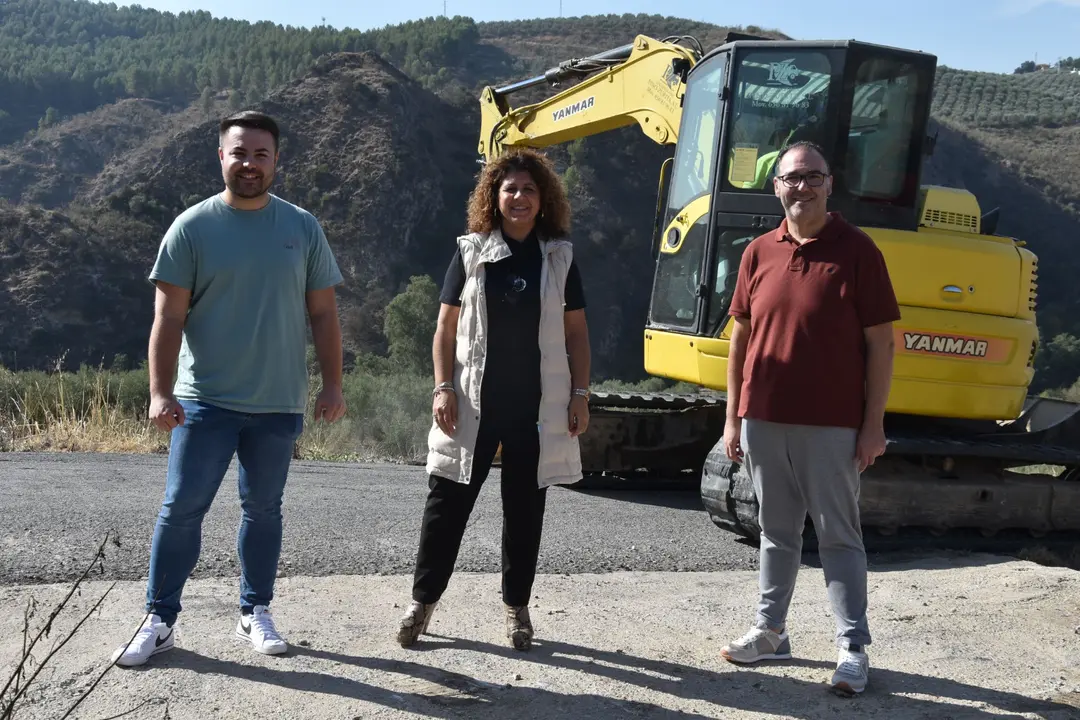 Comienzan los trabajos en el camino de La Barca, en Benamej&iacute; (FOTO: cedida)