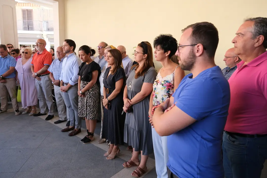 Minuto de silencio en homenaje a Juan Isidoro Mu&ntilde;oz, en el Ayuntamiento de Cabra (FOTO: cedida)