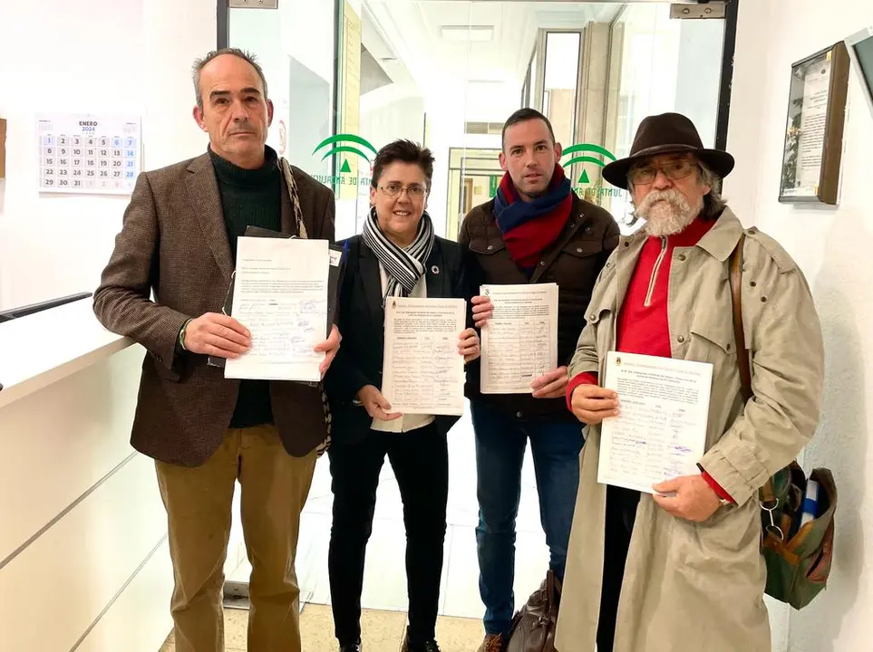Entrega de escrito y firmas solicitando atención médica diaria en el Consultorio de Fuente-Tójar_(12-01-2024)_1