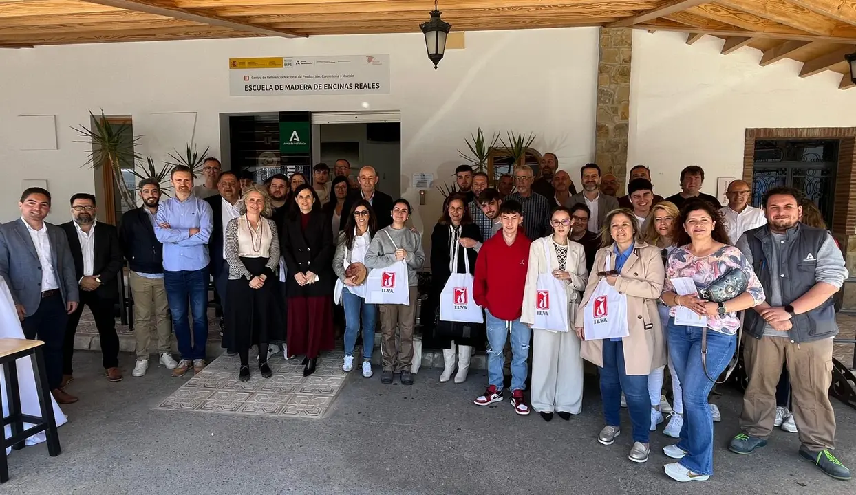Entrega de los premios IIVA en la Escuela de la Madera del SAE en Encinas Reales (FOTO: cedida)
