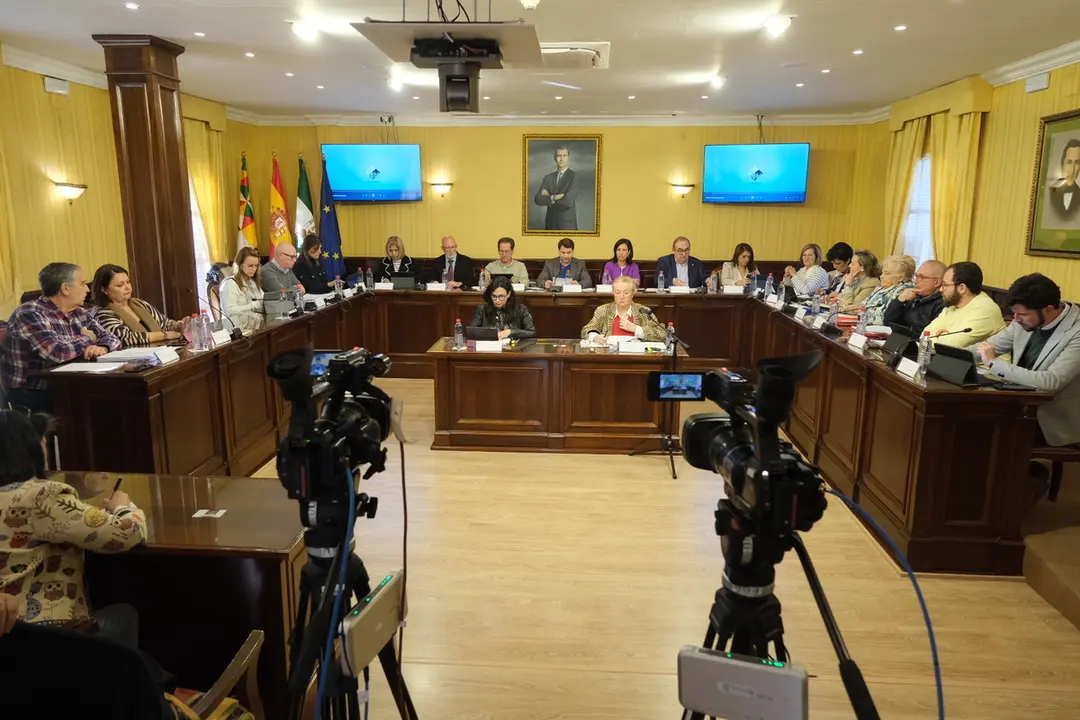 Pleno ordinario correspondiente al mes de abril en el Ayuntamiento de Cabra (FOTO: cedida)