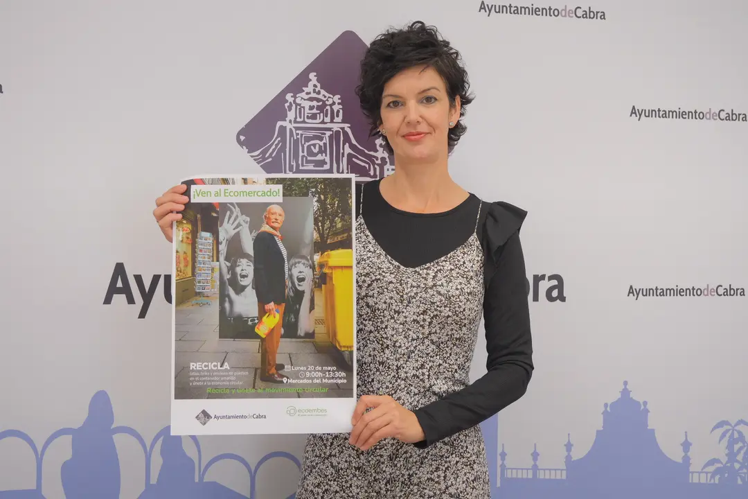 Mar&iacute;a Jos&eacute; Romero presenta la actividad 'Eco-Mercado' en Cabra (FOTO: cedida)
