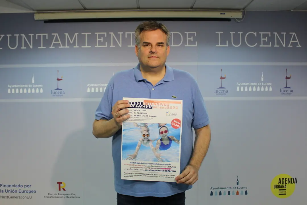 &Aacute;ngel Novillo presenta la campa&ntilde;a de verano en las piscinas de Lucena (FOTO: cedida)