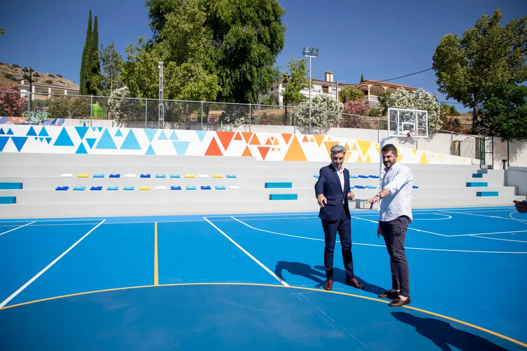 Recepción de las obras de la pista deportiva y la piscina de Luque (FOTO: cedida)
