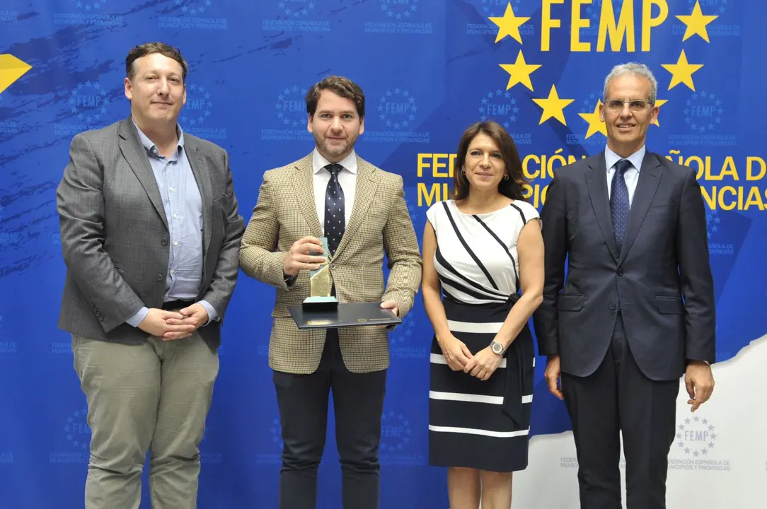 Premio de la FEMP al Ayuntamiento de Cabra por el programa 'Tod@s al Cole' (FOTO: cedida)