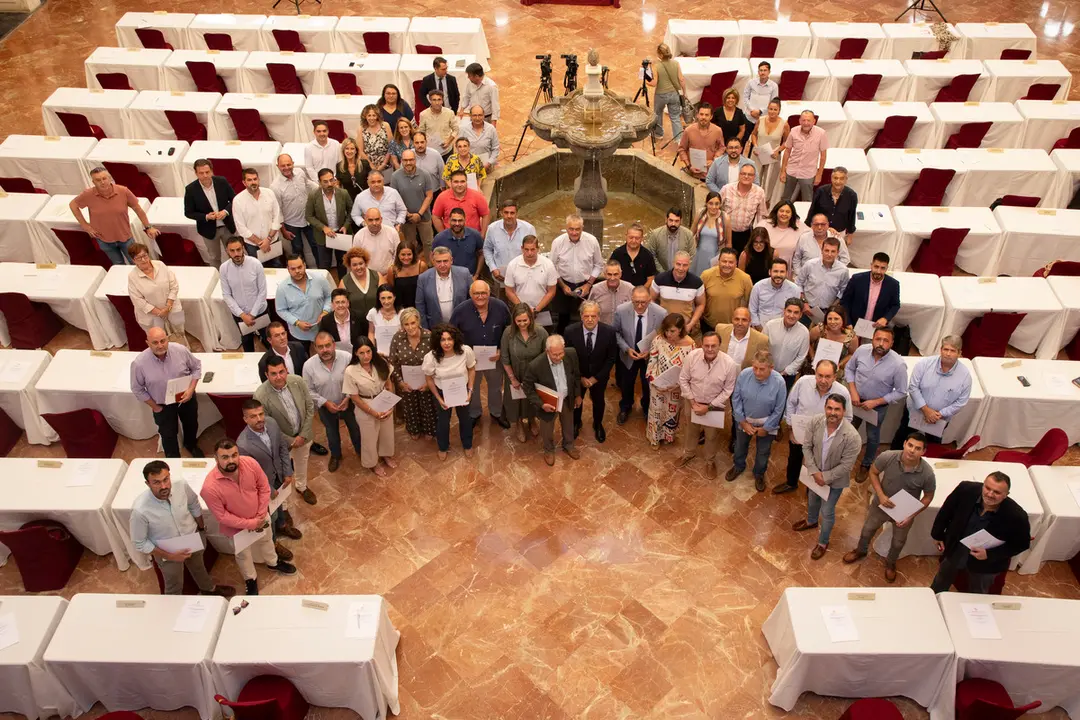 Acto de firma de convenios del programa provincial Diputación Invierte 2024 (FOTO: cedida)