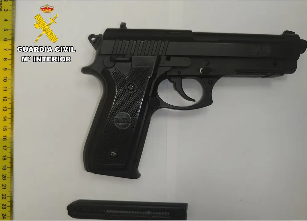 Arma incautada por la Guardia Civil a los dos detenidos en La Rambla (FOTO: Guardia Civil)