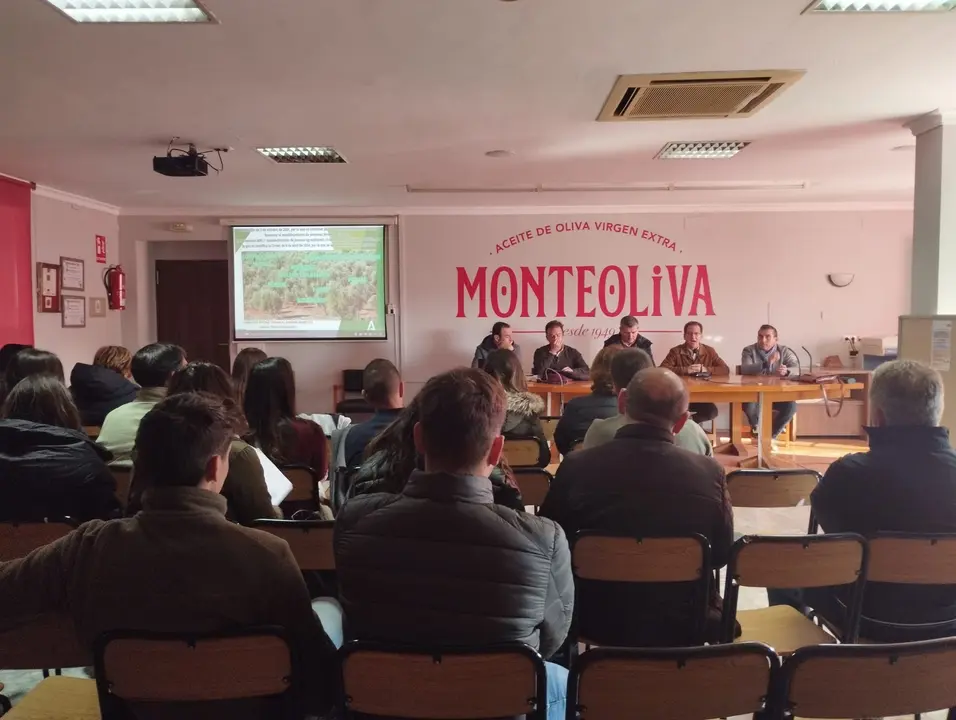 Jornadas sobre ayudas de la Junta a j&oacute;venes agricultores en Cabra (FOTO: cedida)