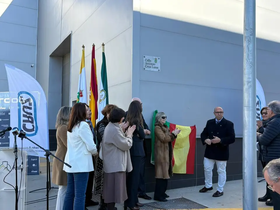 Inauguración de la calle Antonio Cruz Luna, en el pol&iacute;gono 'Las Salinas' de Rute (FOTO: cedida)