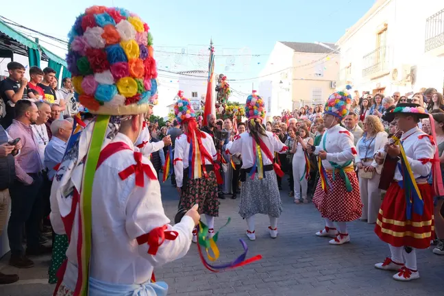 Danzantes de San Isidro, en Fuente-T&oacute;jar (FOTO: cedida)