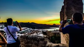 Puesta de Sol desde el Castillo de Izn&aacute;jar (FOTO: archivo)
