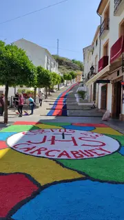 Alfombras para el Corpus Christi en Carcabuey (FOTO: cedida)
