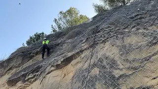 Protecci&oacute;n de talud vertical en la carretera A-333, en Izn&aacute;jar (FOTO: Junta de Andaluc&iacute;a)