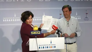 Mar&iacute;a de la O Redondo y Aurelio Fern&aacute;ndez presentan los resultados de las restricciones de agua de este fin de semana (FOTO: cedida)