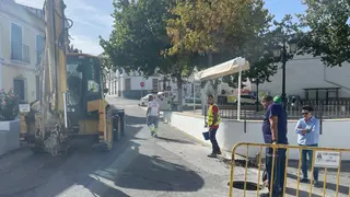 Obras de remodelaci&oacute;n del entorno de la Plaza de la Fuente, en Fuente-T&oacute;jar (FOTO: cedida)