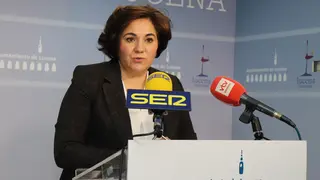 Mar&iacute;a de la O Redondo, consejera delegada de Aguas de Lucena, comparece ante los medios (FOTO: cedida)