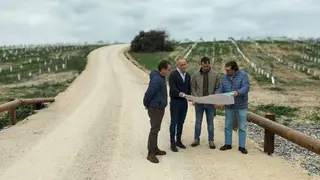 Visita a las v&iacute;as pecuarias remodeladas por la Junta de Andaluc&iacute;a en Cabra (FOTO: cedida)