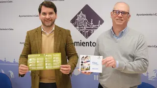 Fernando Priego y Felipe Calvo presentan las bonificaciones fiscales para 2024 en el Ayuntamiento de Cabra (FOTO: cedida)