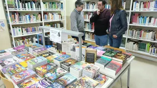 Nuevos libros para el servicio de pr&eacute;stamo de la Biblioteca de Monturque (FOTO: cedida)