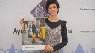 Mar&iacute;a Jos&eacute; Romero presenta la actividad 'Eco-Mercado' en Cabra (FOTO: cedida)
