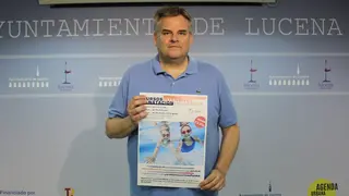 &Aacute;ngel Novillo presenta la campa&ntilde;a de verano en las piscinas de Lucena (FOTO: cedida)