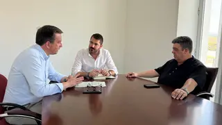 El presidente del GDR Subb&eacute;tica, Aurelio Fern&aacute;ndez, visita Luque (FOTO: cedida)