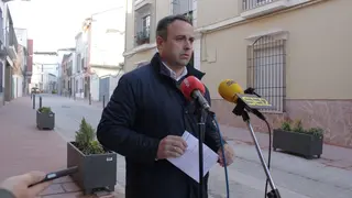 Javier Pineda da cuenta de las obras, ya concluidas, del PFEA 2023 (FOTO: cedida)
