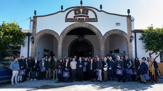 Entrega de placas acreditativas a las 117 empresas acogidas a las ayudas 'Sabor a C&oacute;rdoba' (FOTO: cedida)