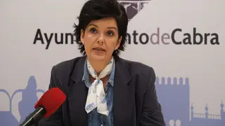 Mar&iacute;a Jos&eacute; Romero informa sobre el censo de amianto en Cabra (FOTO: cedida)