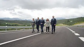 El presidente andaluz, Juan Manuel Moreno, acude a la inauguraci&oacute;n de la Variante de las Angosturas (FOTO: Junta de Andaluc&iacute;a)