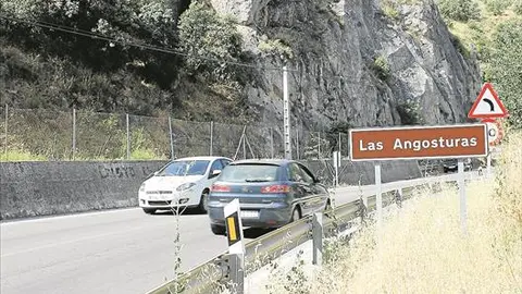 Carretera A-333 a su paso por el paraje de Las Angosturas (FOTO: archivo)