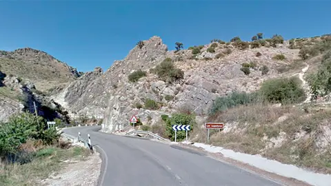 Carretera A-333, a su paso por el paraje de Las Angosturas, en Priego (FOTO: archivo)